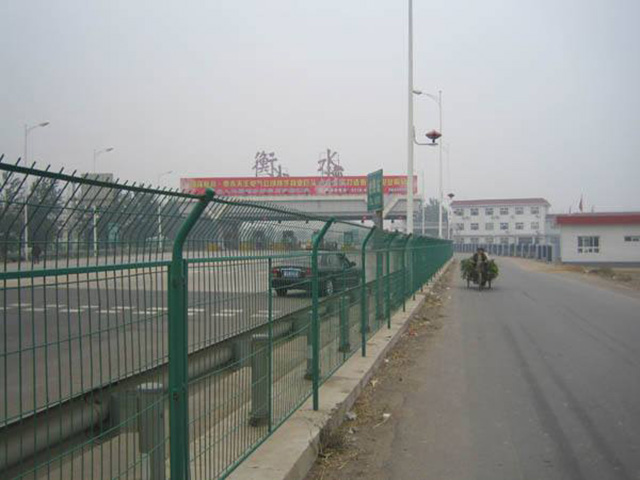 高速公路<a href=http://sxghzs.cn target=_blank class=infotextkey>護(hù)欄網(wǎng)</a>